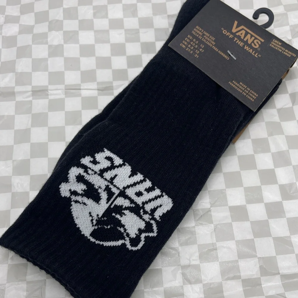 Vans Major Type Crew Socks (1 pair)
with jacquard art of a sinister skull - Picture 1 of 16